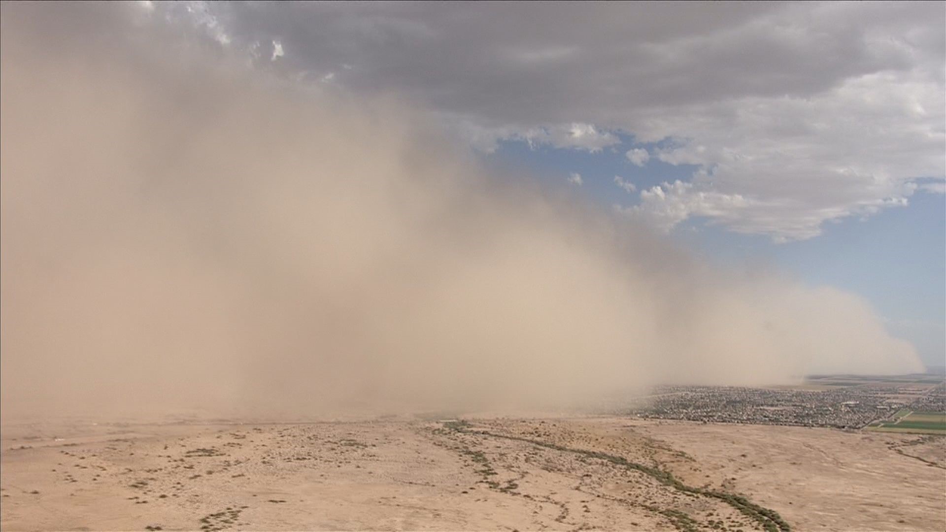 Wall Of Dust Moves Into Phoenix