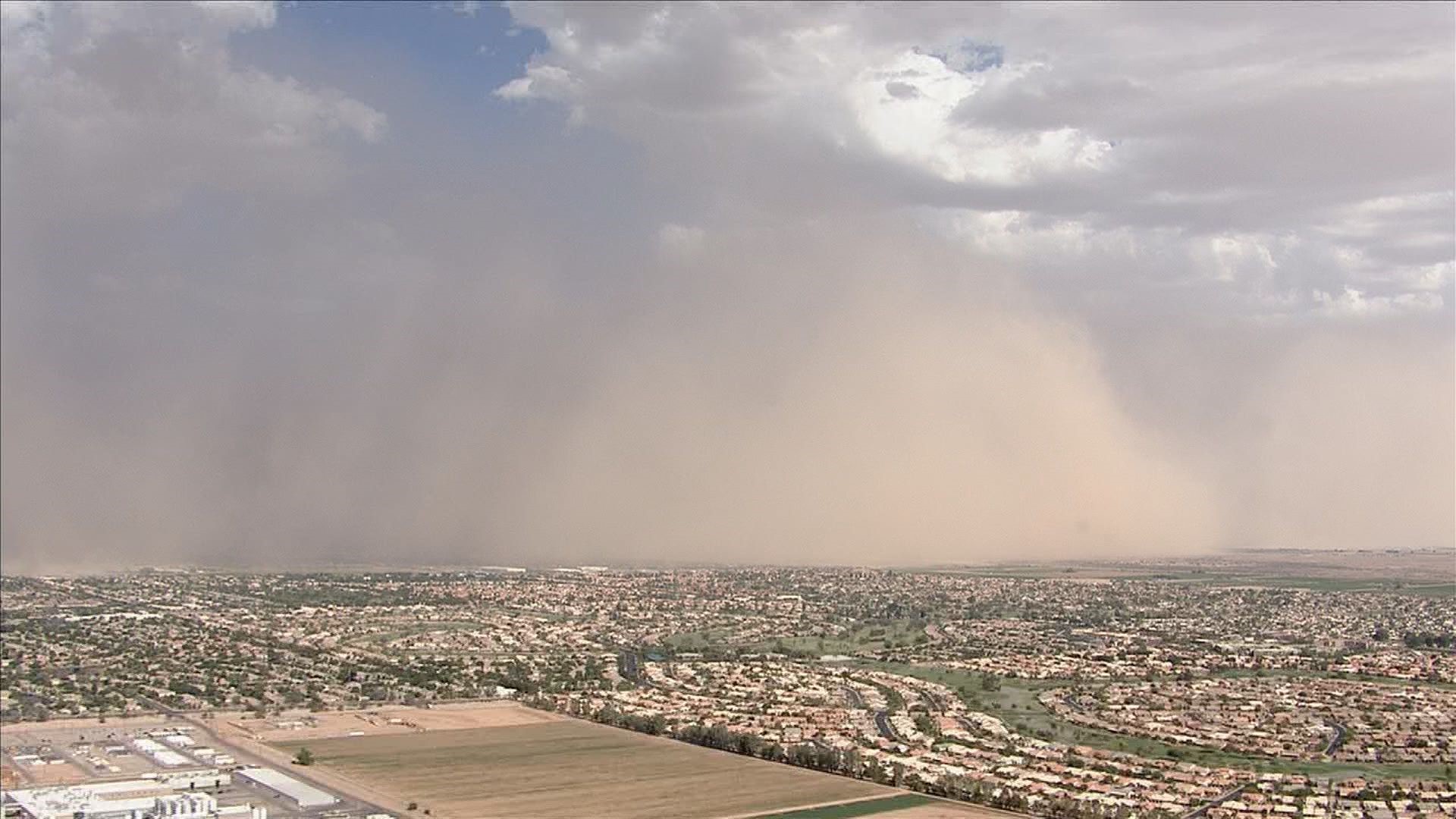 Wall of dust moves into Phoenix | 12news.com