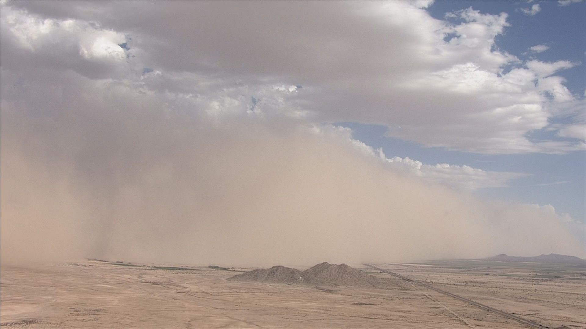 Wall of dust moves into Phoenix | 12news.com