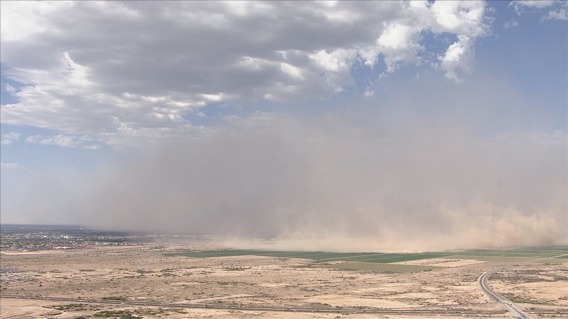 Wall of dust moves into Phoenix | 12news.com