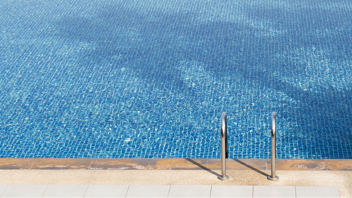 Man, 55, drowns in backyard pool in Maricopa - Vimarsana News
