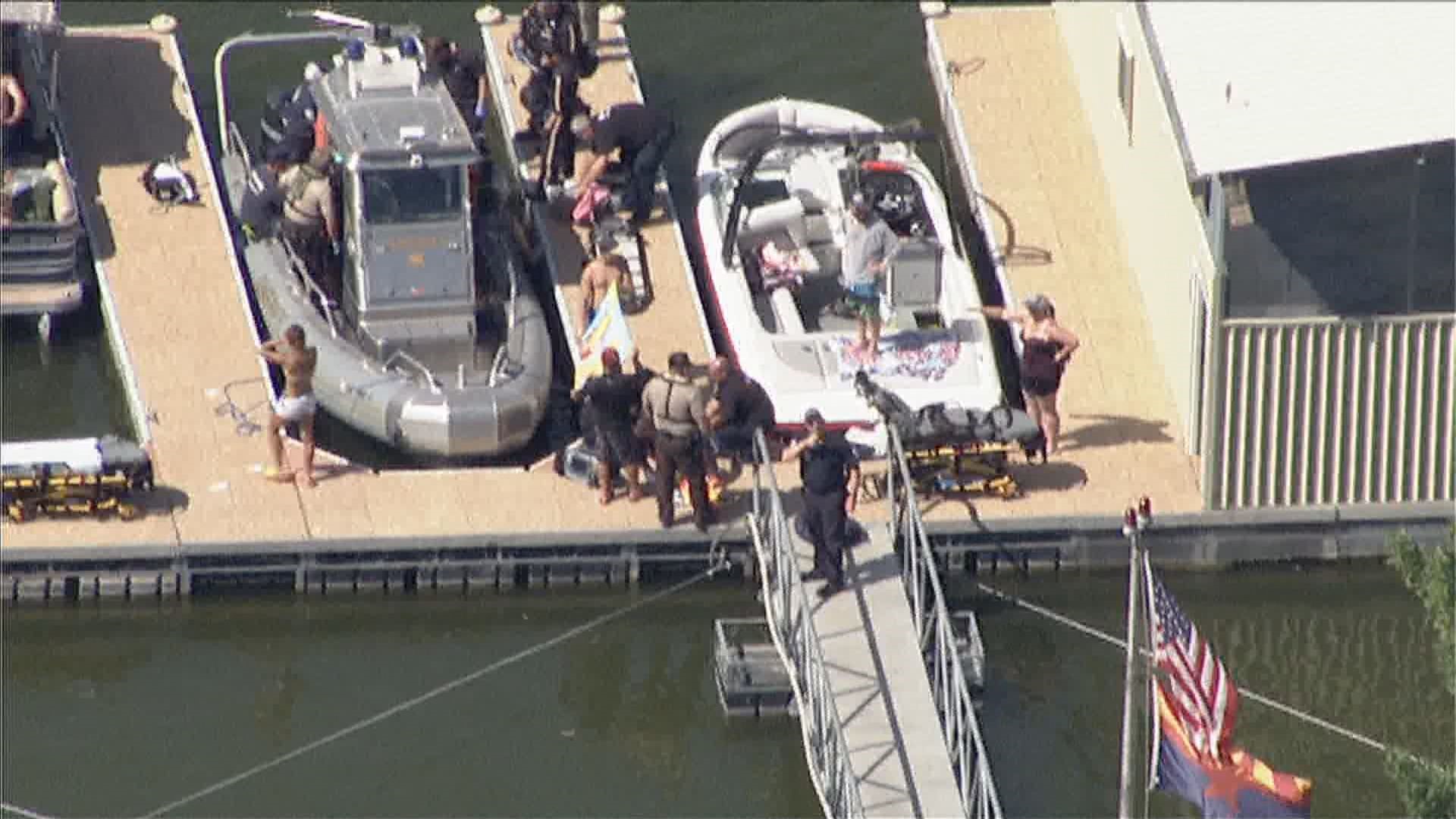 11 people on boat that crashed in Canyon Lake