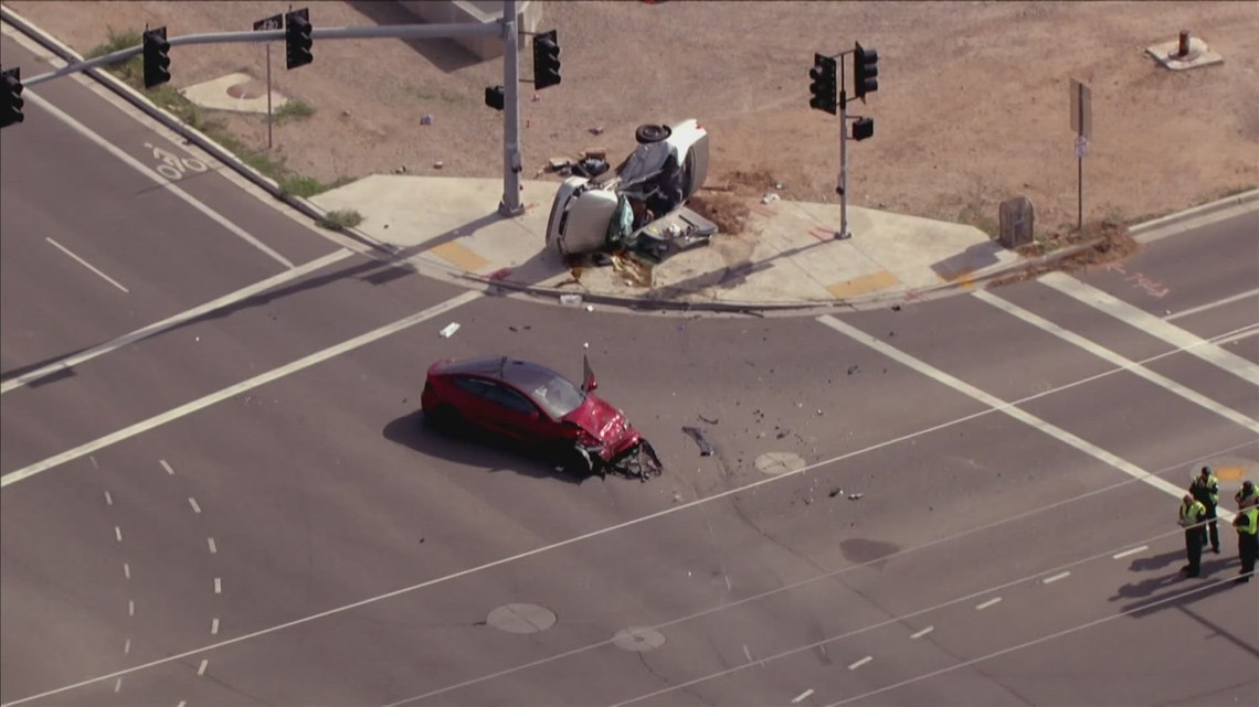 1 dead after car crash at West Valley intersection | 12news.com