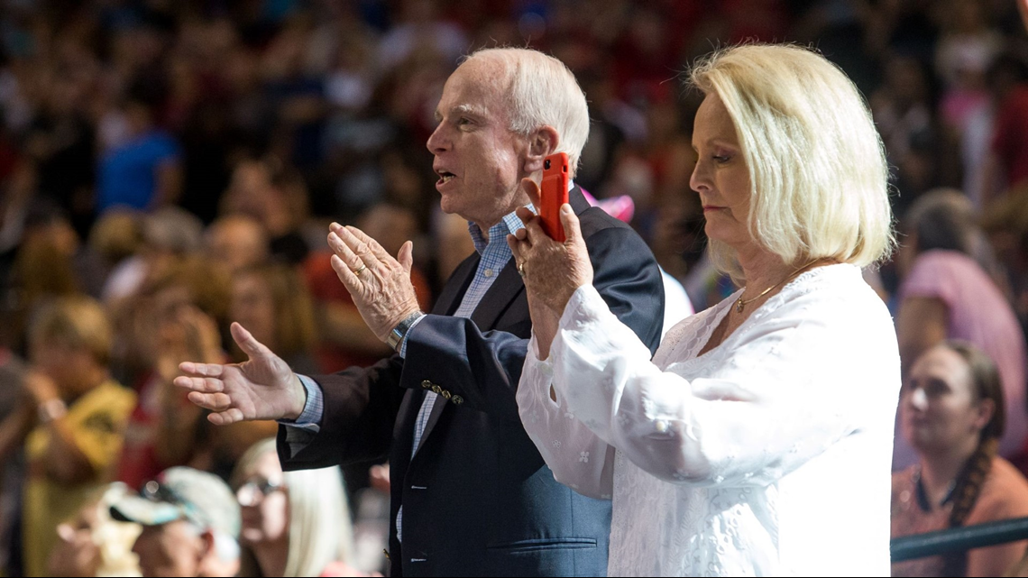 Arizona Diamondbacks honor late Arizona Sen. John McCain with jersey