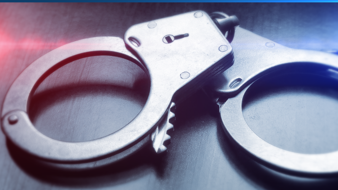 Pria ditangkap sehubungan dengan beberapa perampokan gym di Mesa