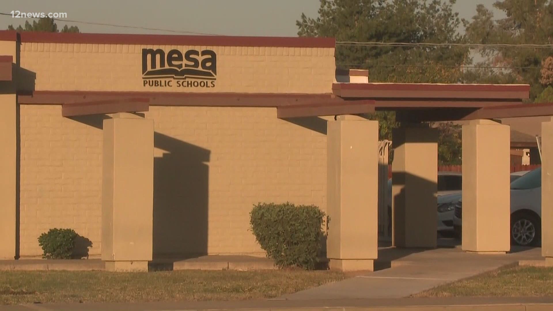 Mesa Public Schools will temporarily return to virtual learning for the beginning of the next semester due to COVID-19. Team 12's Jen Wahl has the latest.