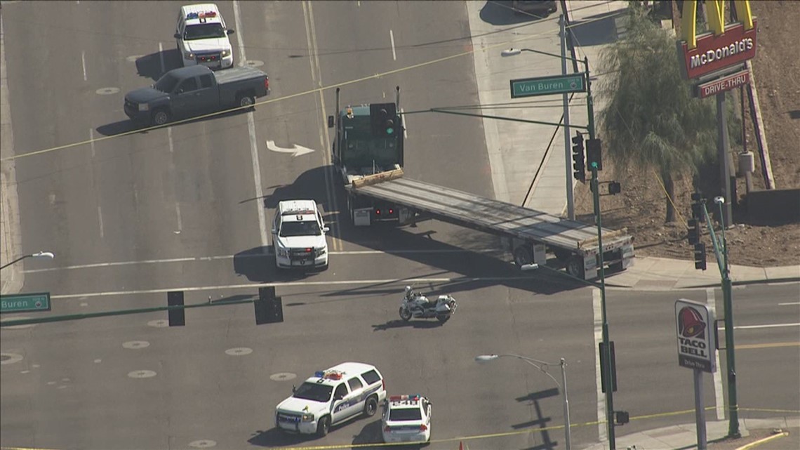 Pedestrian Dies In Phoenix After Semi-truck's Rear Wheels Come Up On ...