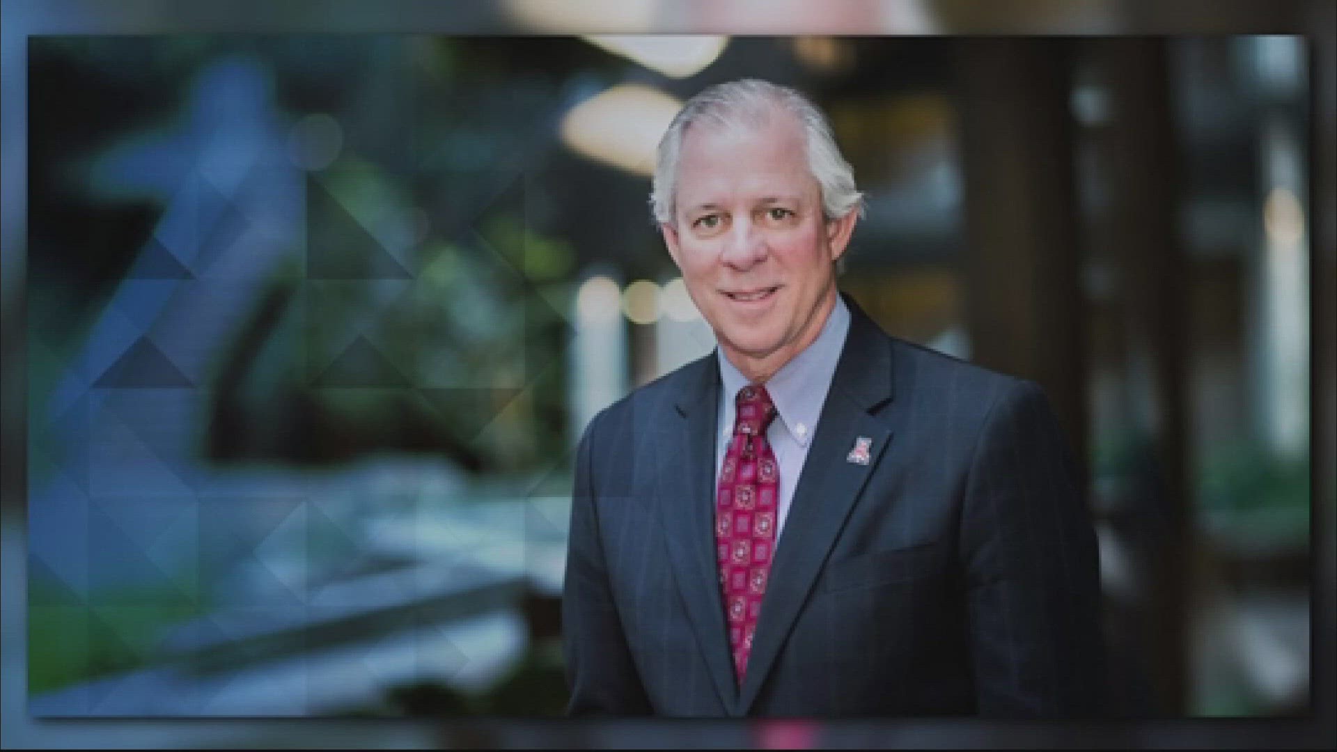 University of Arizona President Robert Robbins said that he will step down at the end of his contract.