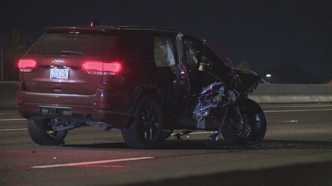 Crash on Loop 202 in Phoenix leaves 1 dead, 1 hurt | 12news.com