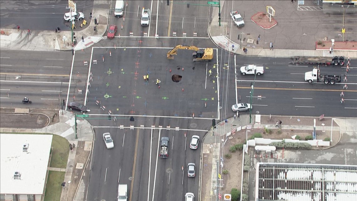 Sinkhole at 35th Ave. and Cactus Rd. closes intersection 
