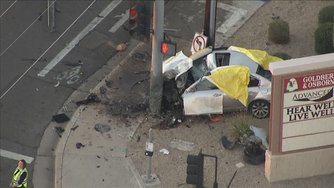 1 Killed, Child Hurt In Mesa Crash | 12news.com