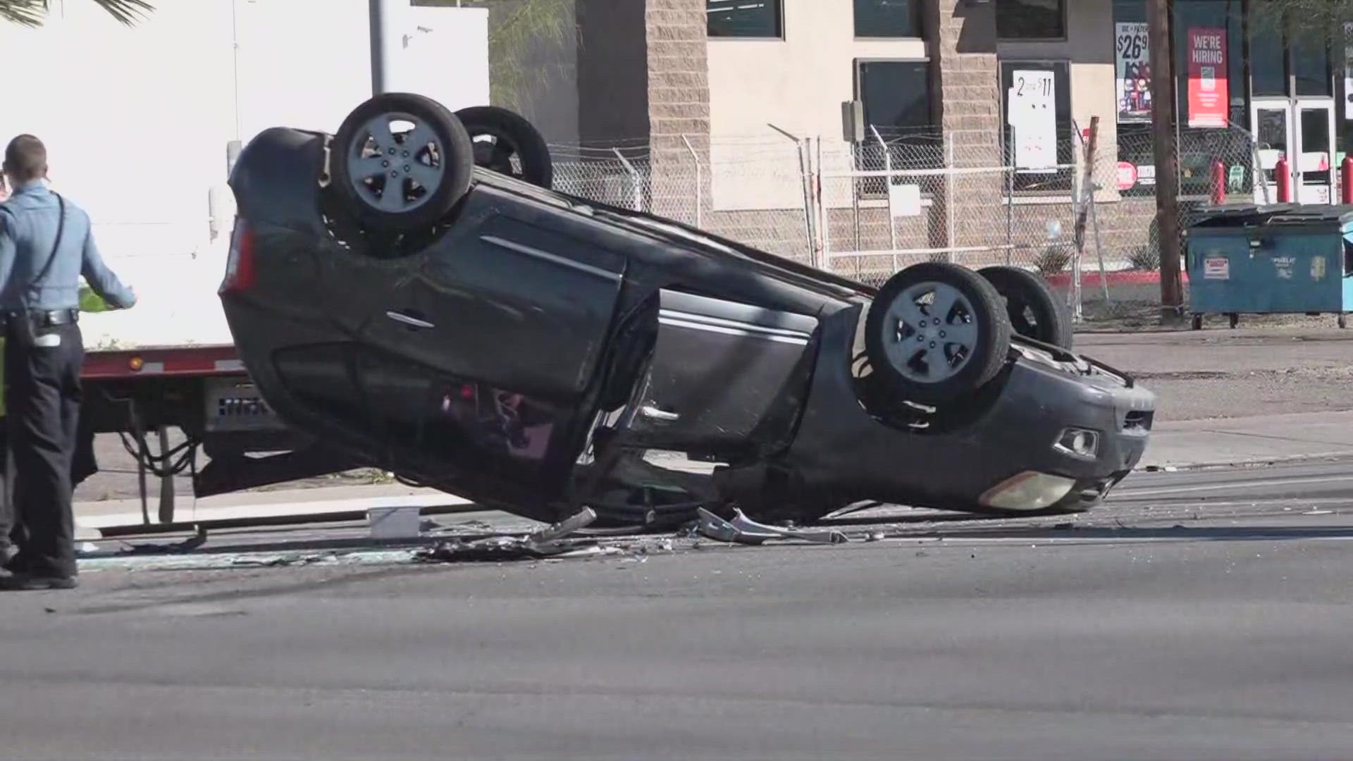 Crash in south Phoenix shuts down entire intersection