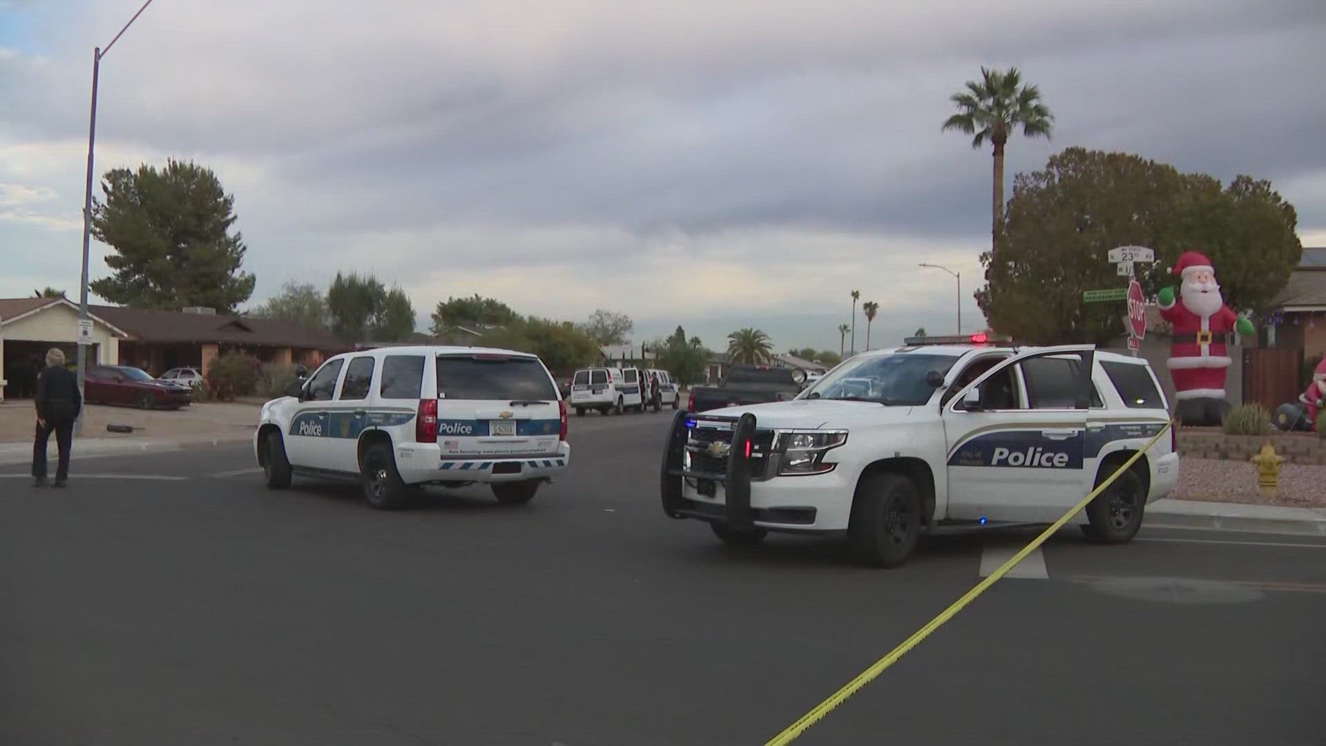 4 people dog dead after 2 separate but related shootings in Phoenix