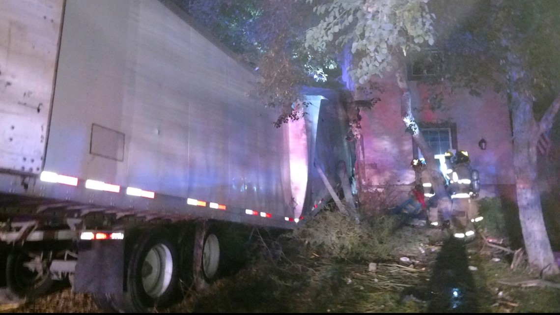 Semi-truck crashes into Mesa home, killing man - Vimarsana News