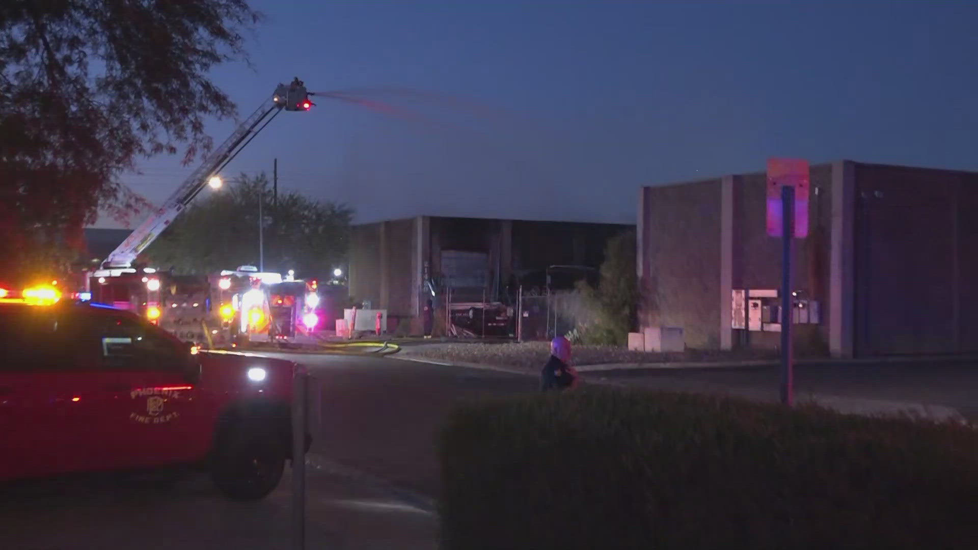 Large fire burning in north Phoenix | 12news.com