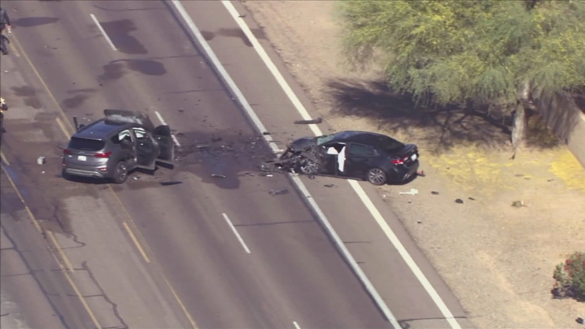 Car crash in Phoenix leaves child, 2 adults seriously hurt | 12news.com