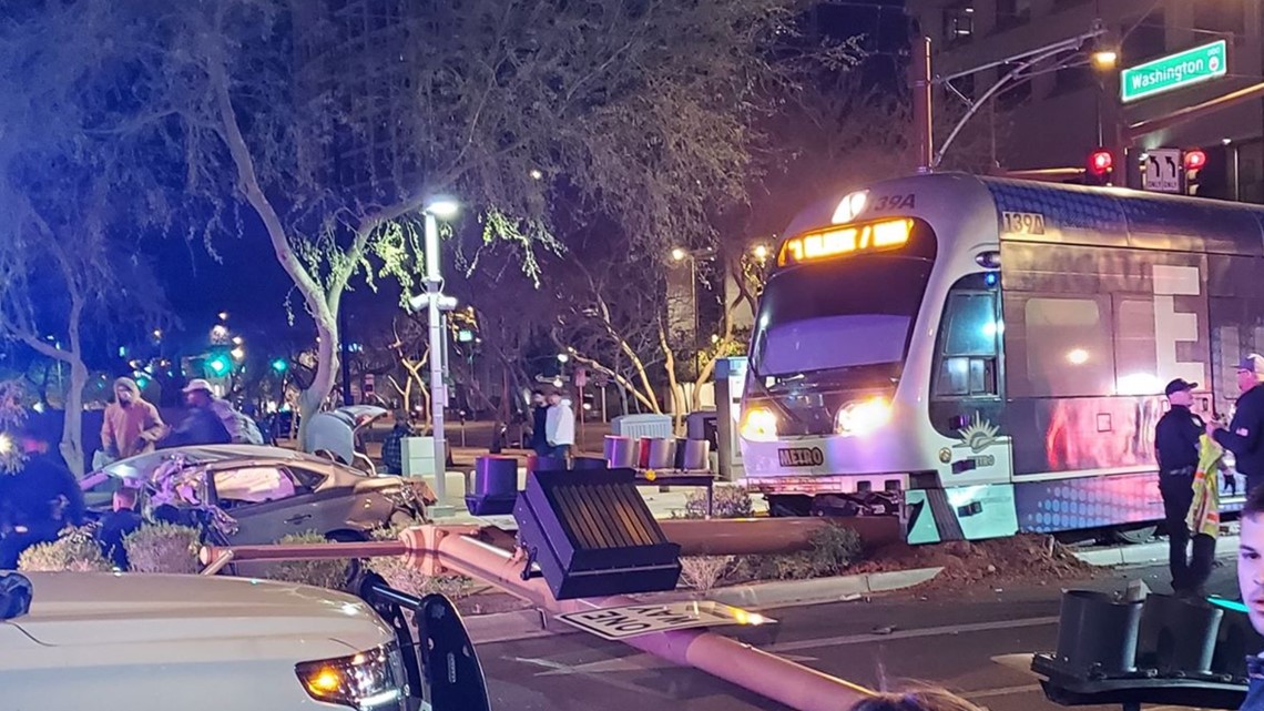 Wrong-way driver dies after crashing into Phoenix light rail | 12news.com
