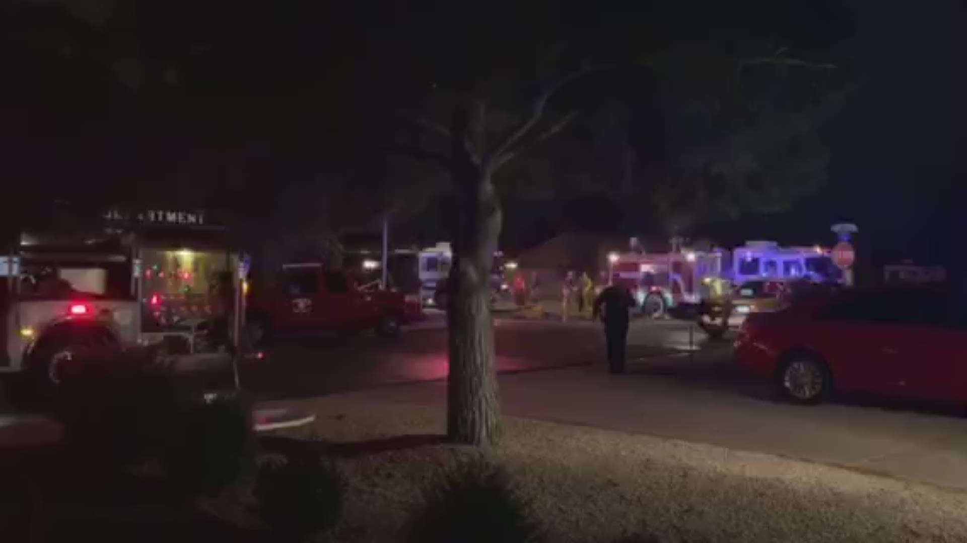 A man has died after a mobile home in north Phoenix caught fire late Friday. (Video: Phoenix Fire Department)