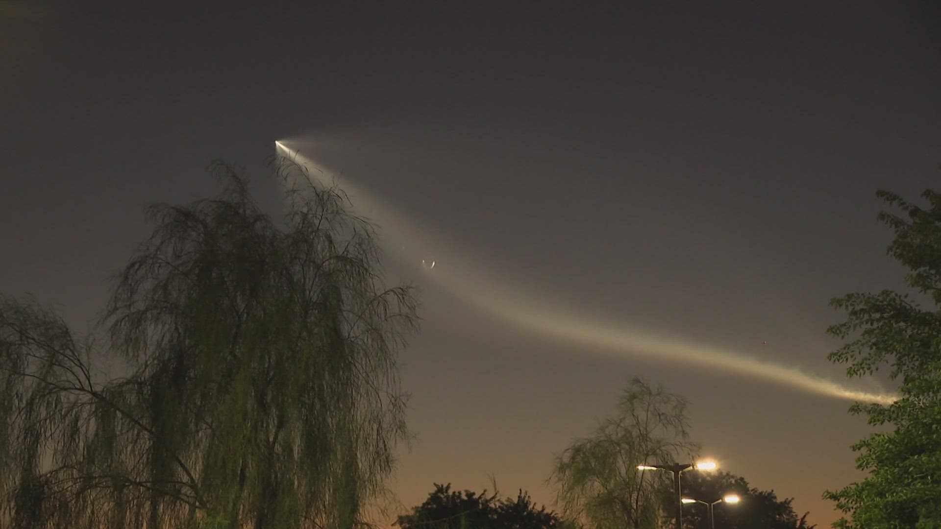SpaceX launches over Arizona: Why do they look like that?