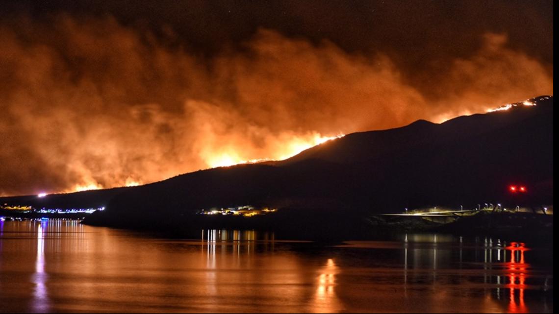 Woodbury Fire continues to burn in Superstition Mountains