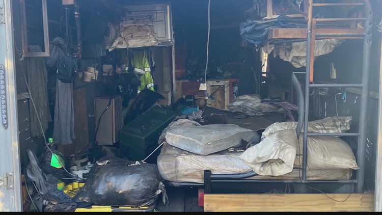 Flagstaff firefighter loses trailer, dogs in fire