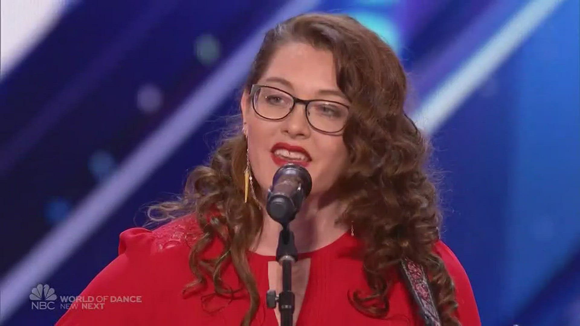 Deaf singer, Mandy Harvey advances to the semi-finals of America's Got Talent competition.