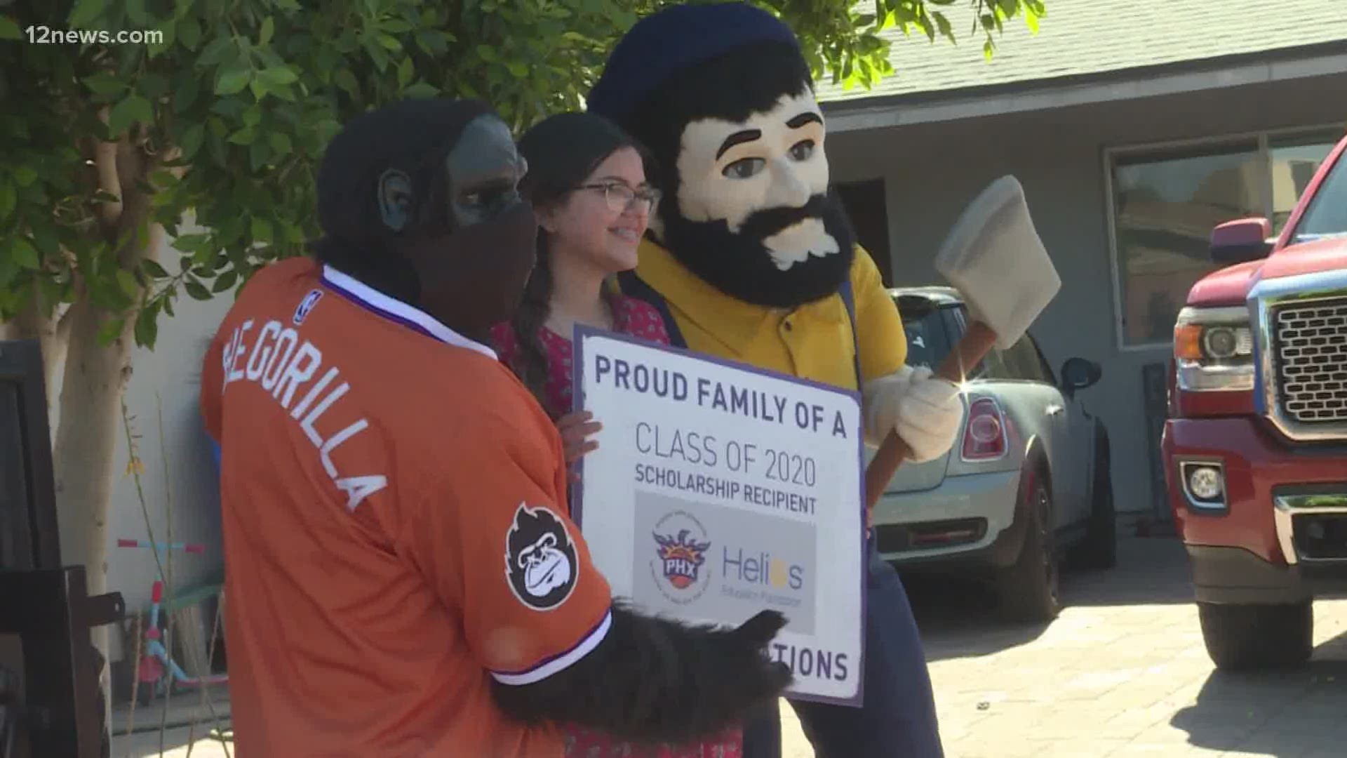 A Carl Harden High School senior thought she was interviewing for a scholarship this morning. But, the Phoenix Suns had a surprise up their sleeve!