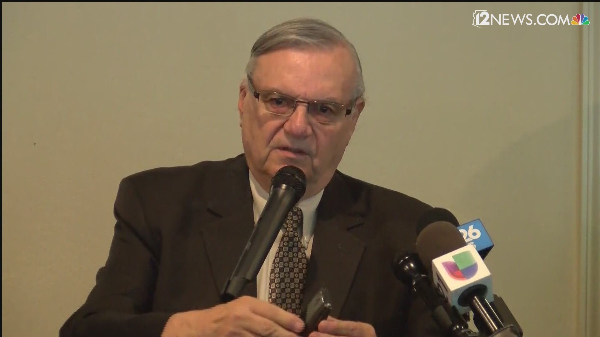 Former sheriff Joe Arpaio maintains Obama's birth certificate is fake while taking questions at Fresno GOP fundraiser.