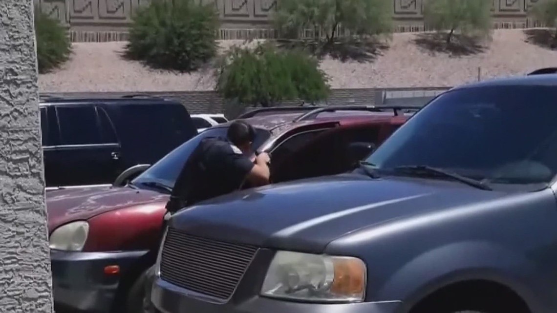 Law banning video recording of AZ officers deem unconstitutional