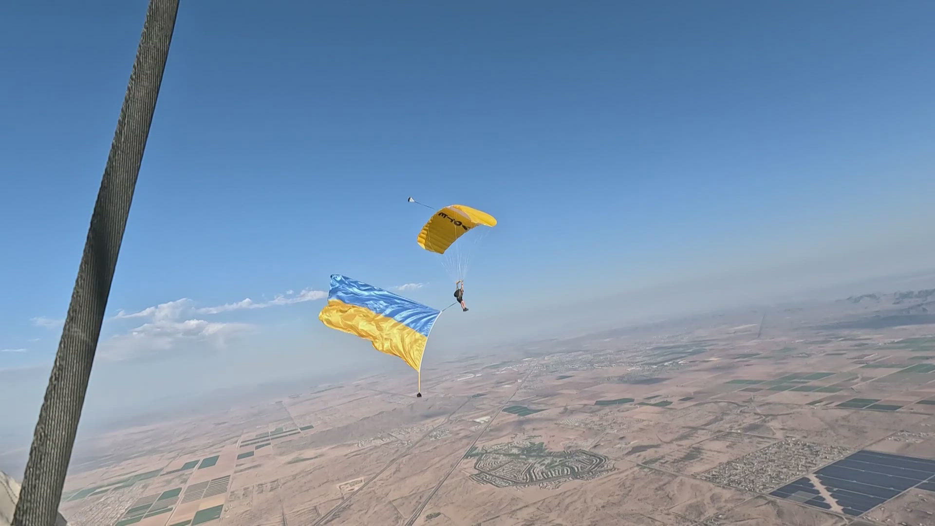 Skydivers took to the Arizona skies with a Ukrainian flag on the country's independence day. 