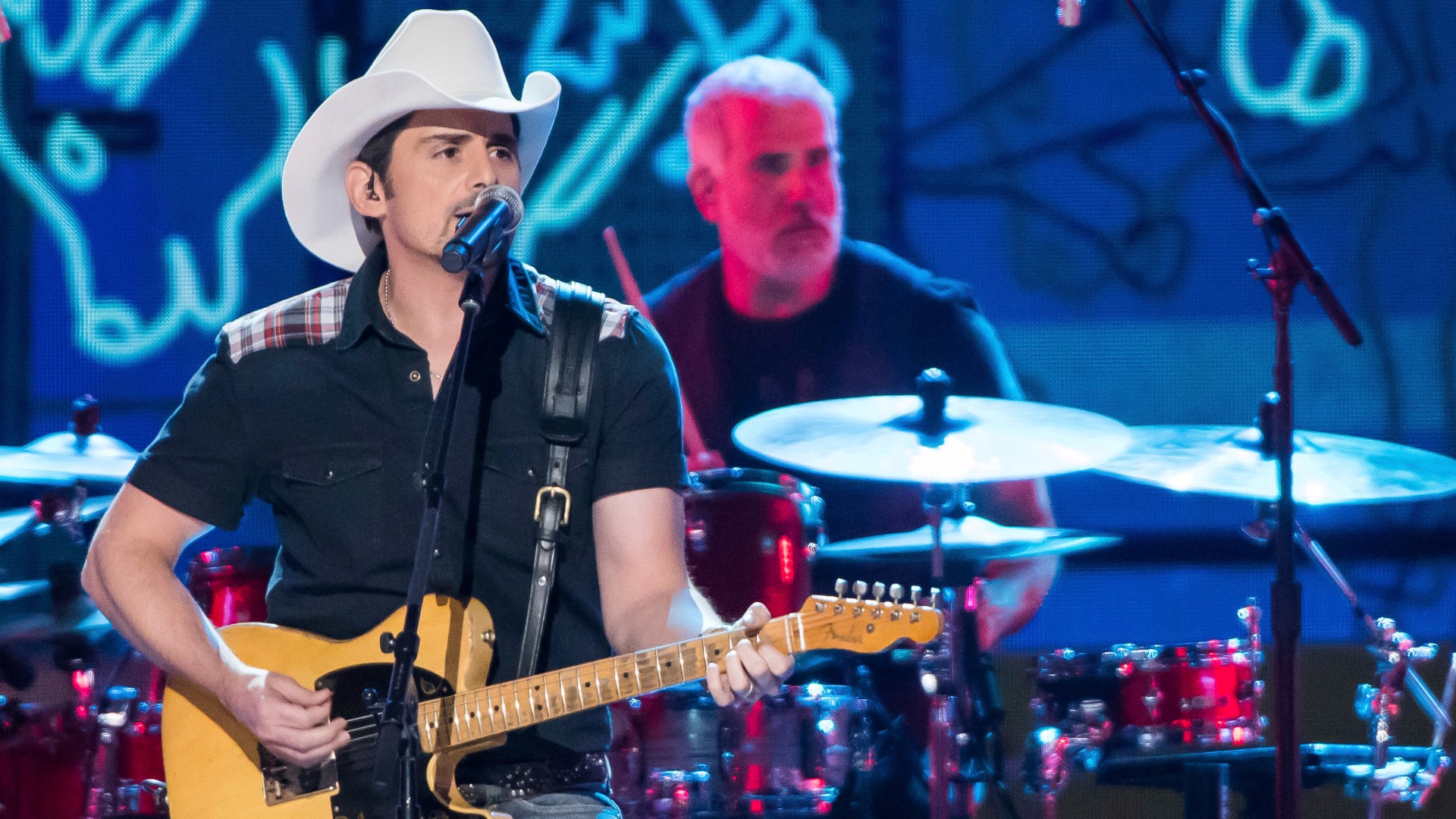 Brad Paisley's Phoenix concert Everything you need to know