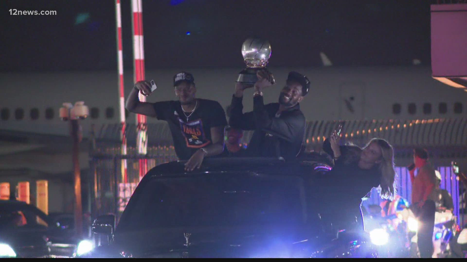 After the Phoenix Suns defeated the Los Angeles Clippers in Game 6, fans flocked to the airport to welcome the team home. Lina Washington has the story.