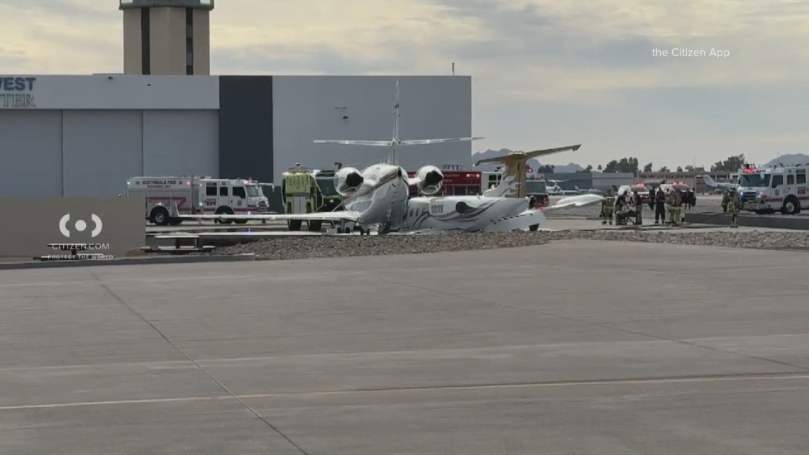 Mötley Crüe singer's company sues Scottsdale over fatal airport crash