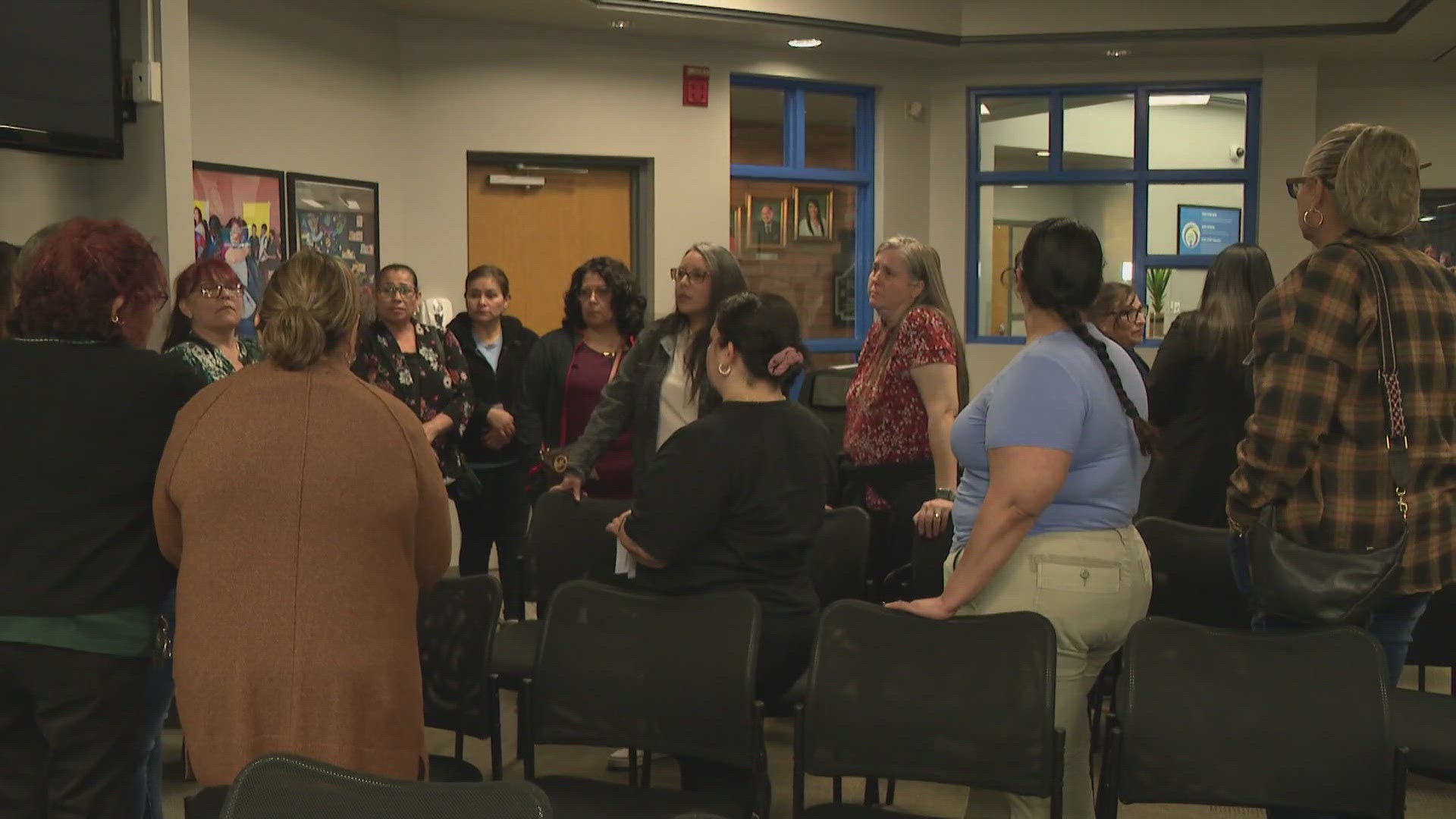Isaac School District board votes to outsource cafeteria workers