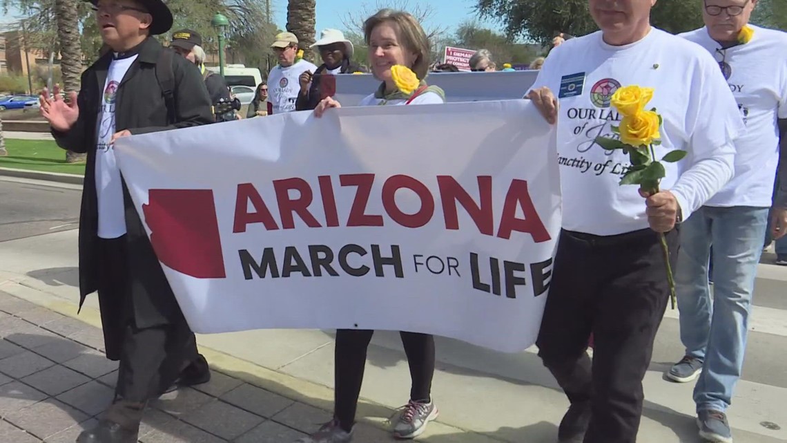 2023 March for Life diadakan di pusat kota Phoenix