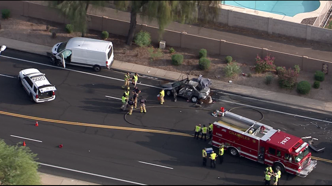 2 dead after multi-vehicle crash at Chandler intersection | 12news.com