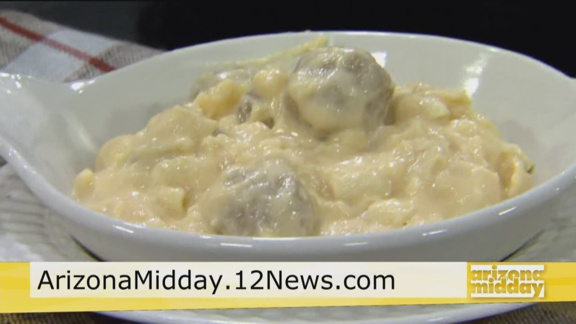 Jan shows us a delicious and simple mac n cheese recipe you can make in your crock pot.