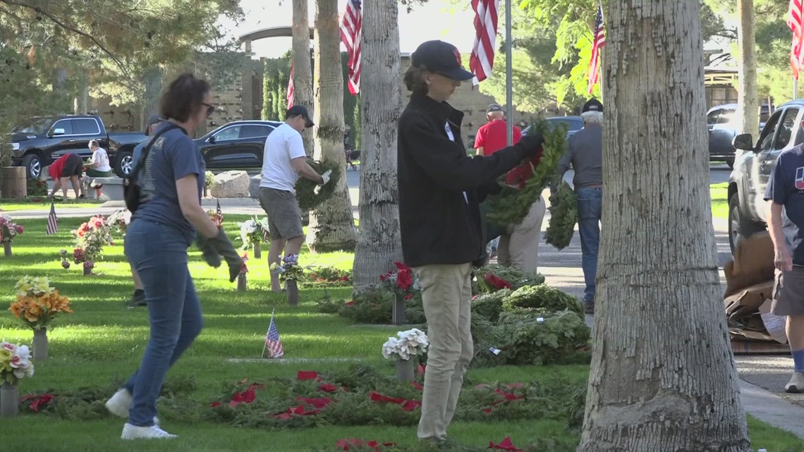Mesa cemetery prepares 2,500 wreaths to honor veterans this holiday