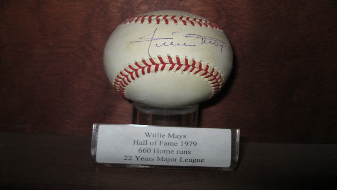 PD: Baseballs signed by Yogi Berra, Willie Mays, Babe Ruth stolen from  Scottsdale restaurant