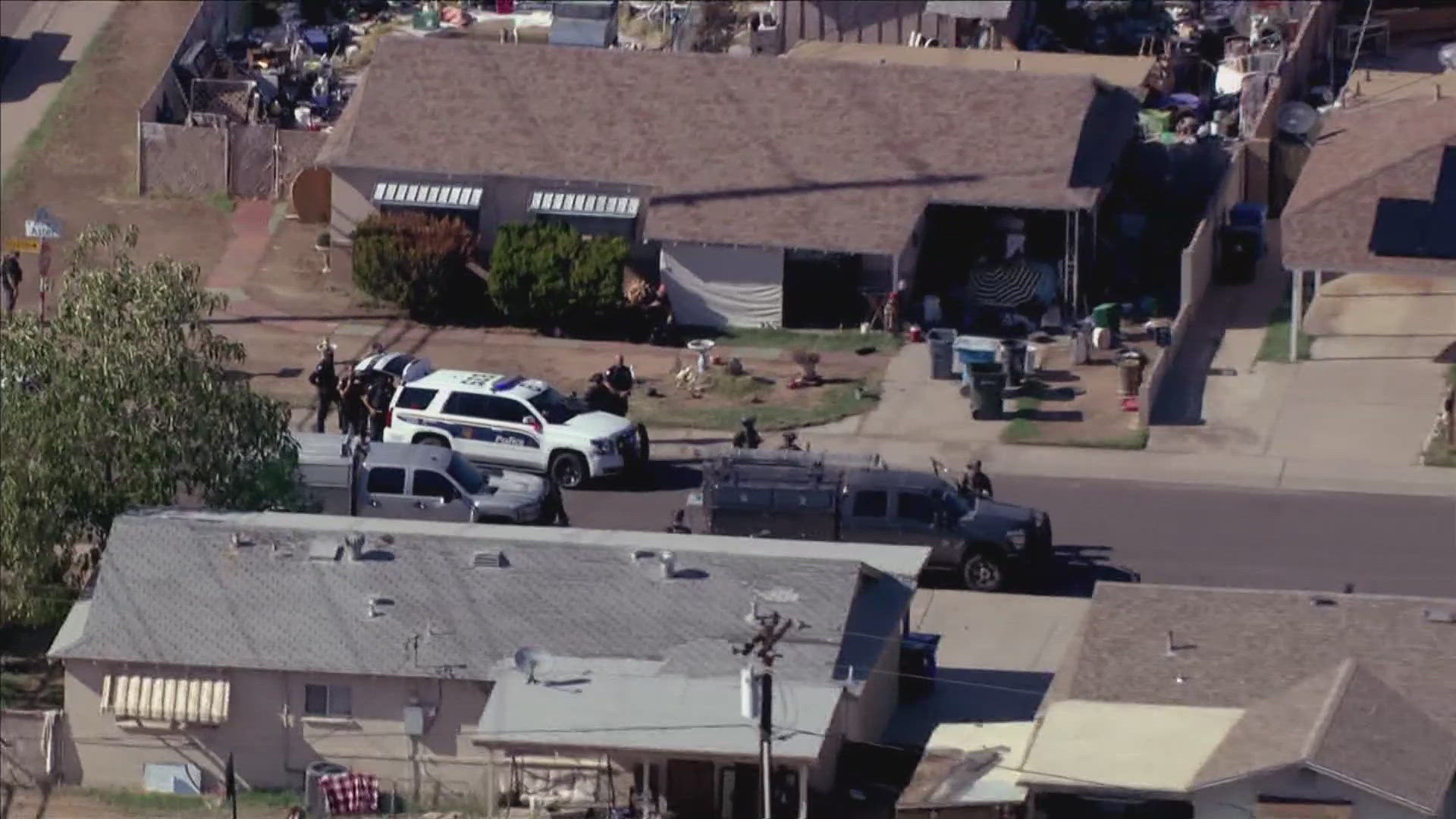Phoenix police officers are investigating a shooting reported Friday afternoon that has sent a man to the hospital with serious injuries.
