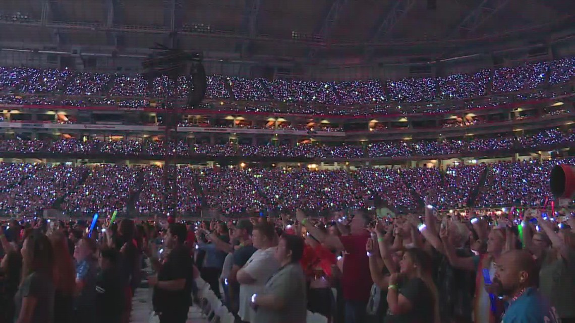 Live: NFL fans arrive at the State Farm Stadium for Super Bowl 57