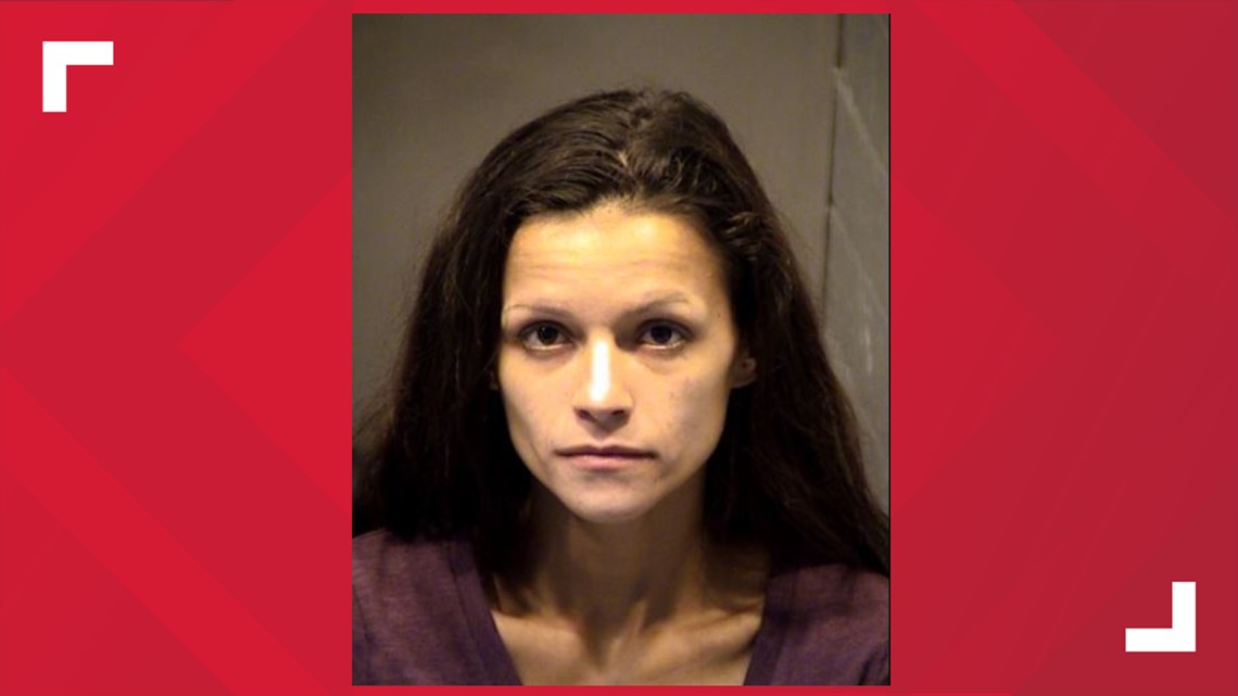 Mesa mother arrested for allegedly leaving her children in the car