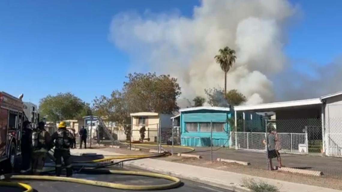 Multiple mobile homes on fire in west Phoenix, authorities say | 12news.com