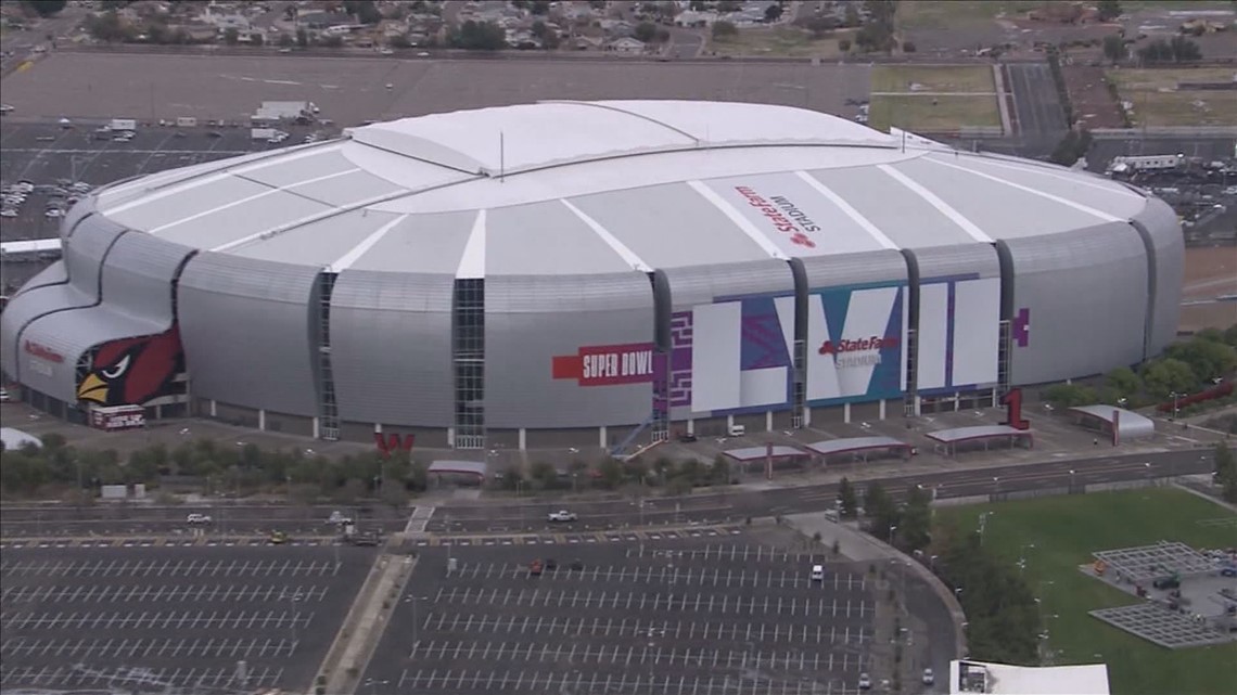 I hate how in Super Bowl 56, State Farm Stadium still has the Arizona  Cardinals banner around the stadium when it should be the logo for the  Super Bowl. Oh, and can