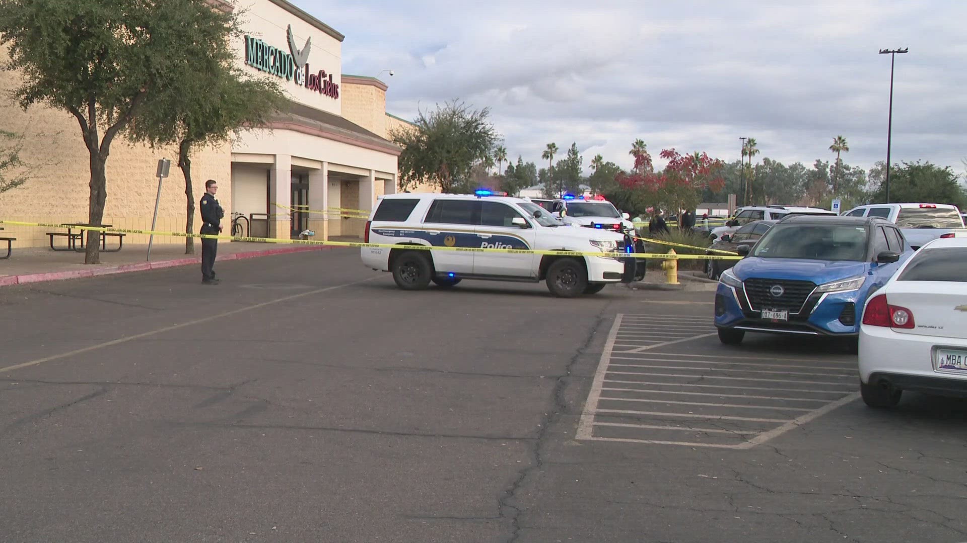 As shoppers filled the mall for last-minute shopping, a shooting injured one man in the parking lot. Here are the latest details.