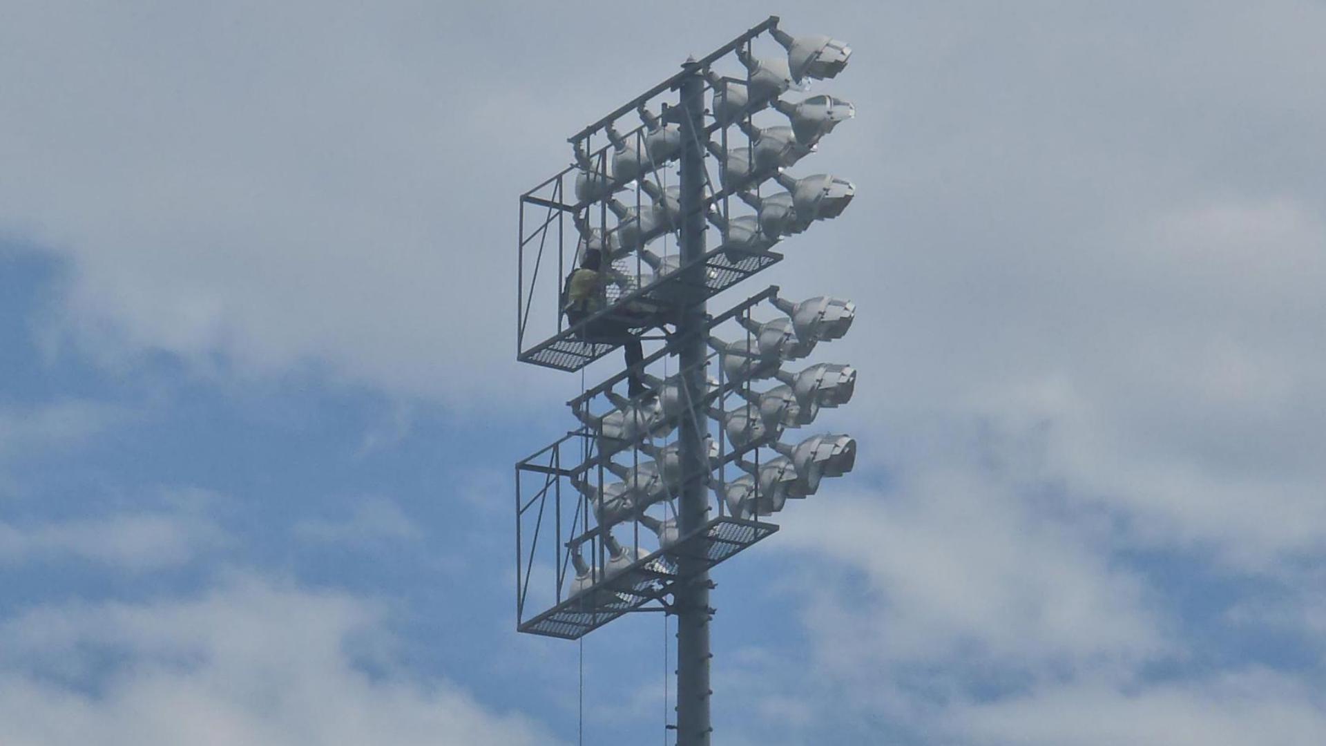Worker stuck atop light pole at Hohokam Stadium in Mesa | 12news.com