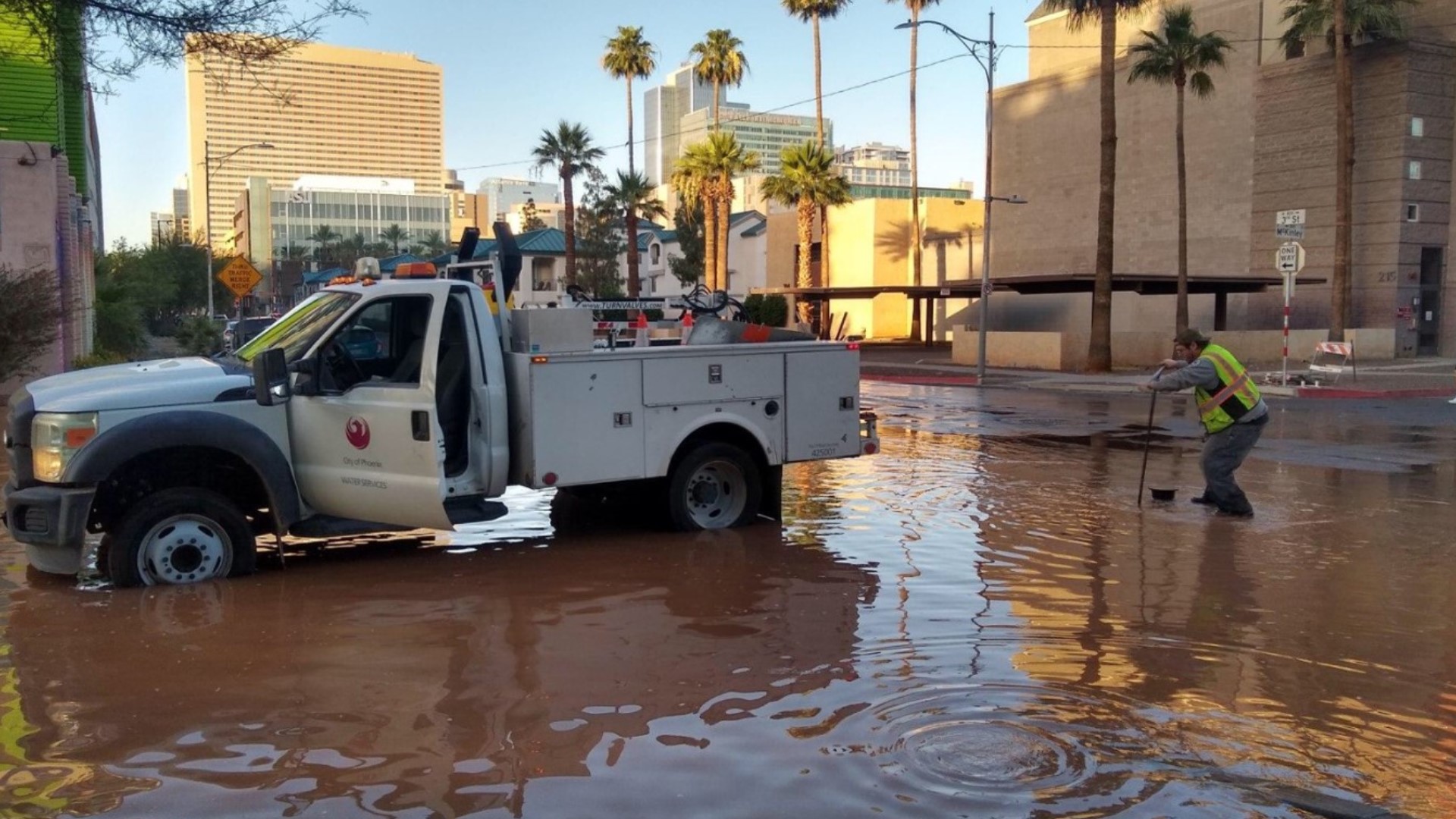 Water flooding onto downtwon Phoenix roadway