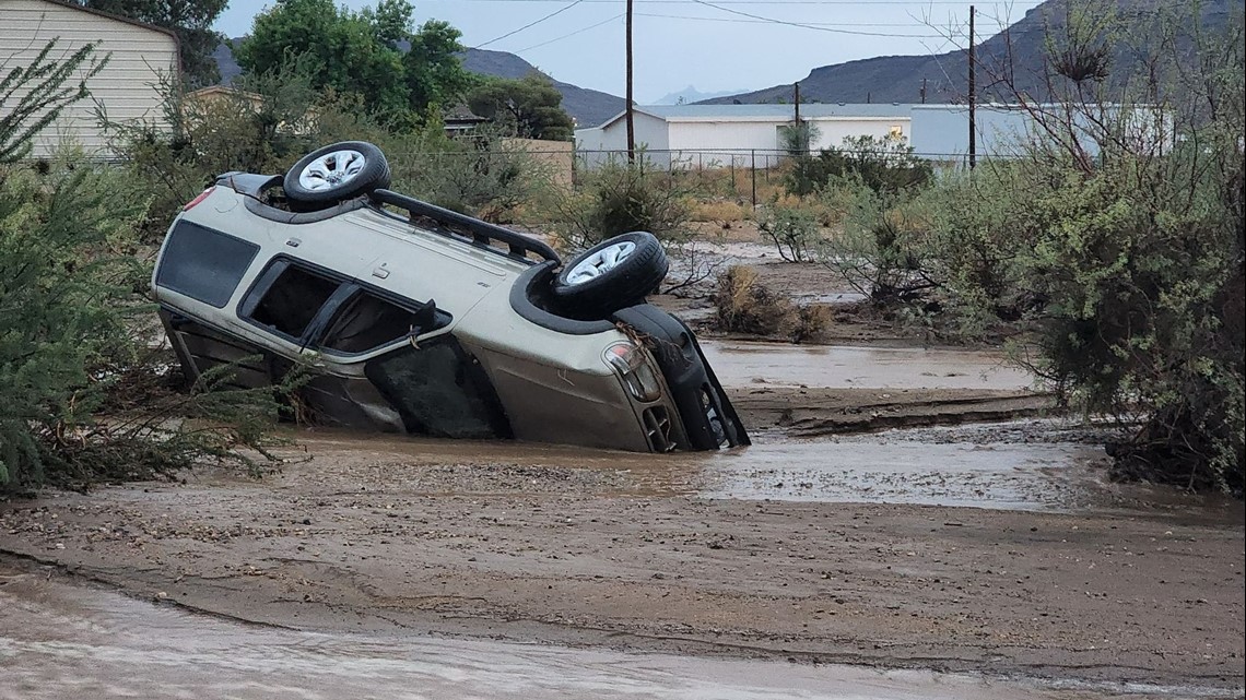 Beberapa pengemudi diselamatkan dari jalan yang banjir di Kabupaten Mohave