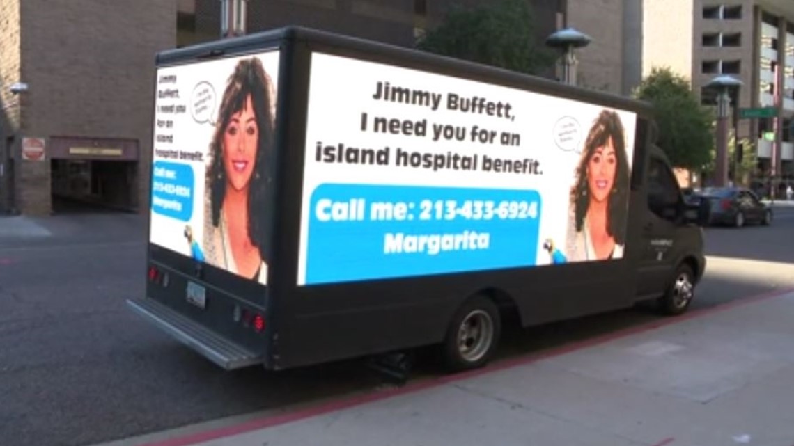Penggemar Jimmy Buffett menggunakan papan reklame untuk mengundangnya ke acara amal