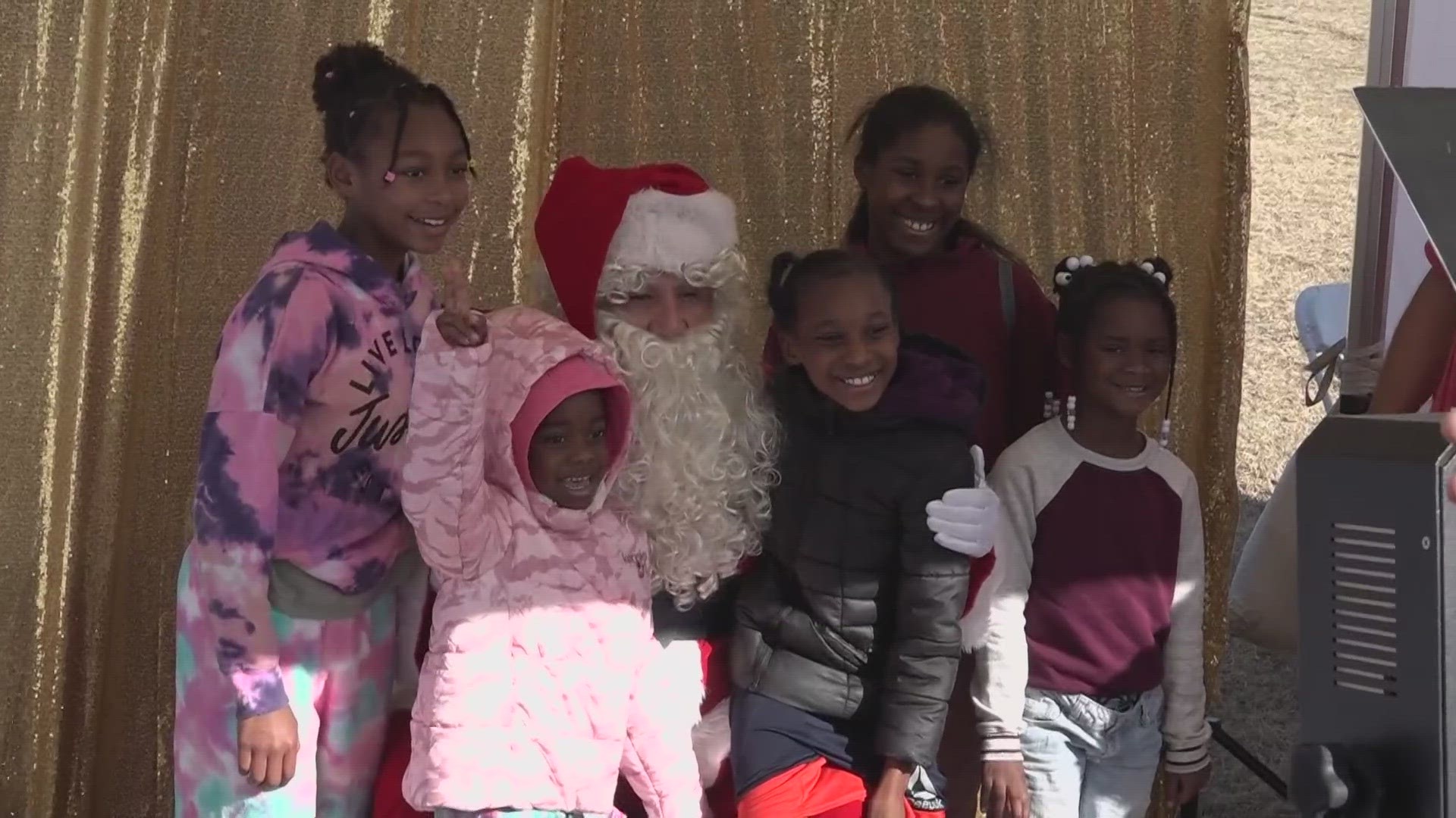 The Phoenix 'Angeles Del Barrio' or 'Angels of the Neighborhood' helped families celebrate the holidays by giving out gifts, health checkups and pictures with Santa!